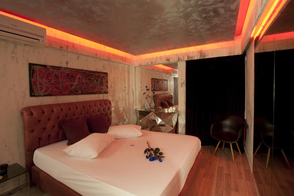 The Crystal Blue Hotel Athena Bagian luar foto
