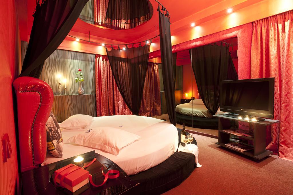 The Crystal Blue Hotel Athena Bagian luar foto